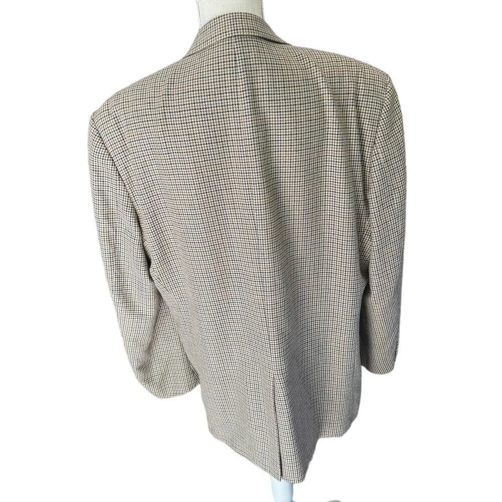 AKA Eddie Bauer Silk and Wool 2 Button Blazer.  Size 44R - Picture 2 of 11